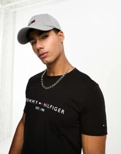 Tommy Hilfiger Embroidered Flag Logo T-shirt In Black For Men -Tommy Hilfiger Store 204846709 3
