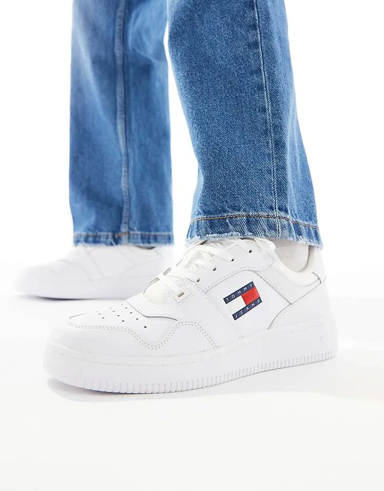 Tommy Jeans Retro Basket Essential Trainers In White For Men 8 Tommy Jeans Retro Basket Essential Trainers In White For Men - Image 6