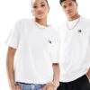 Tommy Jeans Unisex Regular Badge Logo T-shirt In White For Unisex -Tommy Hilfiger Store 205849329 1 white
