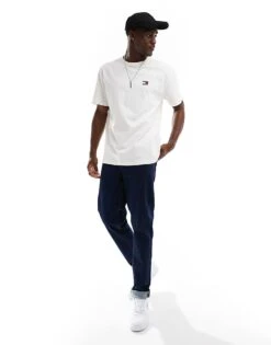 Tommy Jeans Badge Logo T-shirt In White For Men Ancient White -Tommy Hilfiger Store 206379401 1 ancientwhite 1
