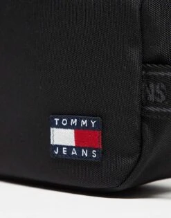 Tommy Jeans Essential Daily Washbag In Black For Men -Tommy Hilfiger Store 206885427 3