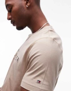 Tommy Hilfiger Logo Crew Neck T-shirt In Beige For Men -Tommy Hilfiger Store 207713932 2