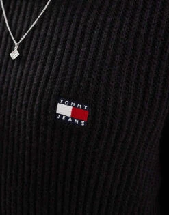 Tommy Jeans Tommy Badge Textured Rib-knit Jumper In Black For Men -Tommy Hilfiger Store 207714937 3