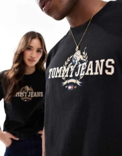 Tommy Jeans Unisex Varsity Graphic T-shirt In Black For Unisex -Tommy Hilfiger Store 207750804 3