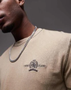 Tommy Jeans Crest Logo T-shirt In Tan For Men Relic Tan -Tommy Hilfiger Store 207794832 4