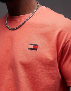 Tommy Jeans Regular Badge Logo T-shirt In Red For Men Bright Vermillion -Tommy Hilfiger Store 207795007 2