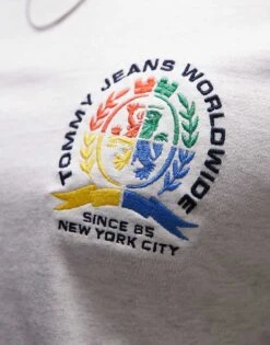 Tommy Jeans Colourful Crest Logo T-shirt In Oat Marl For Men Oat Marl Htr -Tommy Hilfiger Store 207795258 3