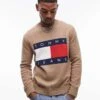 Tommy Jeans Regular Flag Sweatshirt In Brown For Men Vintage Camel Melan -Tommy Hilfiger Store 207795748 1 vintagecamelmelan