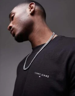 Tommy Jeans Small Chest Logo T-shirt In Black For Men -Tommy Hilfiger Store 207795962 4